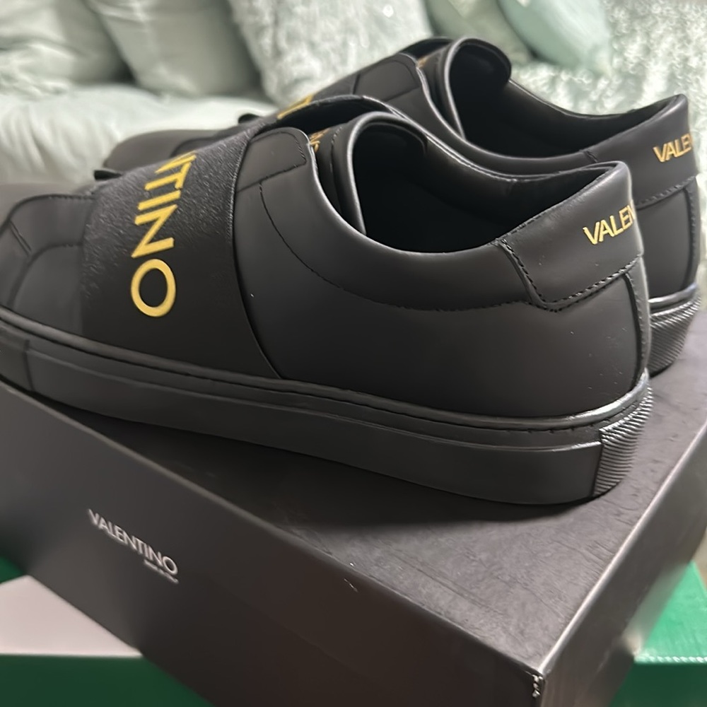 Zeus black valentino